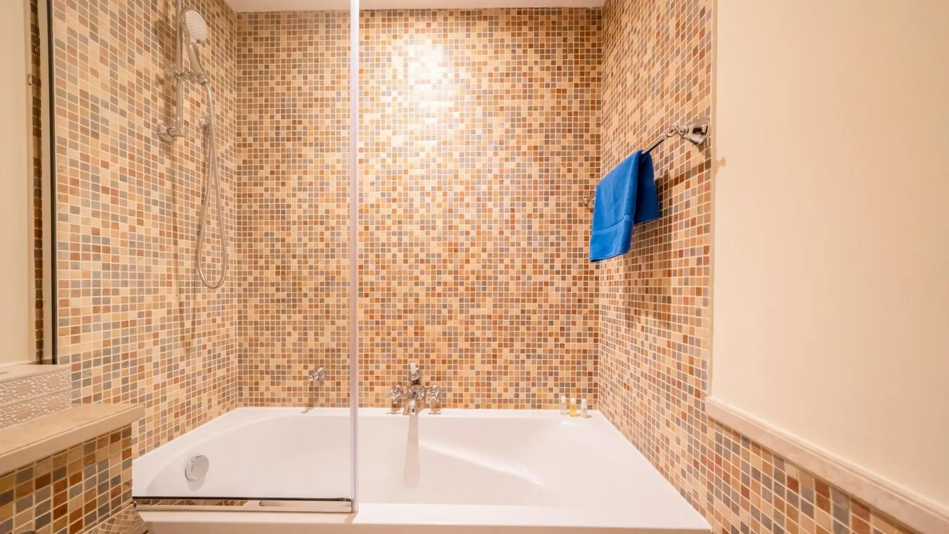 Newarabian Yasoon1 2Br Downtown Apartment Dubai